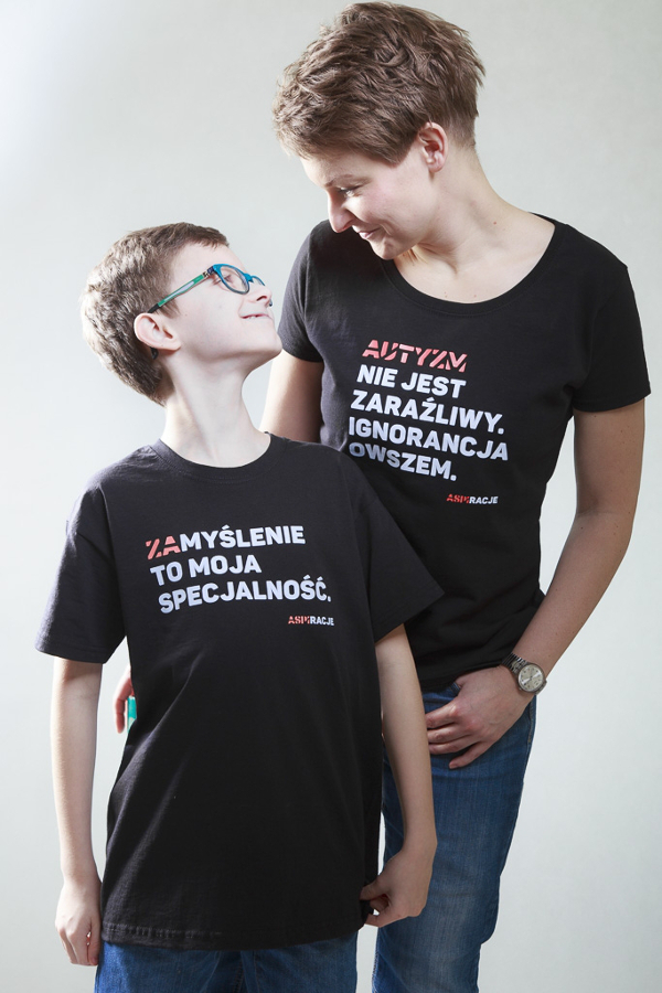 Koszulki z przekazem w sklepie Aspiracje Angażujące teksty na sprzedawanych koszulkach