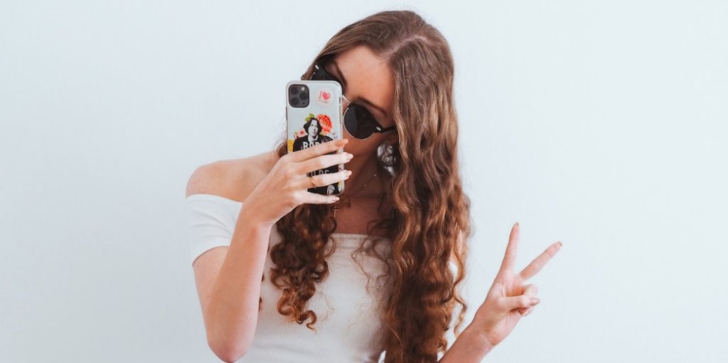 Znani influencerzy prowadzą sklepy internetowe na platformie Shoper Popularne marki założone przez influencerów
