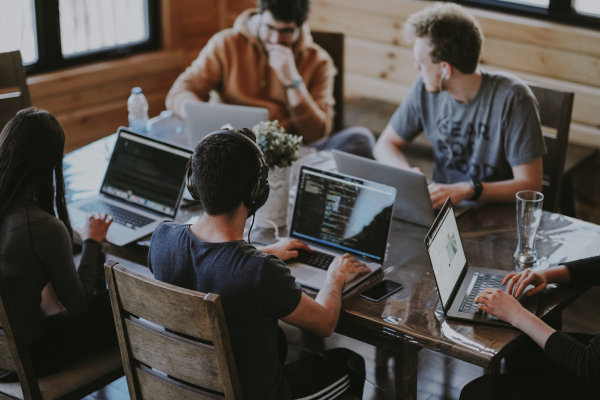 13 września - Dzień Programisty (Annie Spratt, Unsplash.com