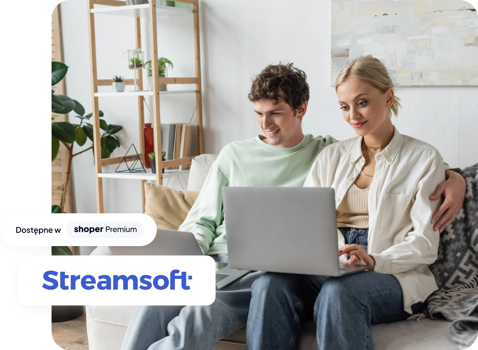 Kobieta i mężczyzna siedzą przed komputerem, a na grafikę naniesione jest logo systemu ERP Streamsoft Prestiż
