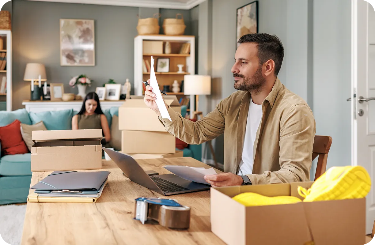 Sprzedawca zastanawia się, jakie wybrać produkty do dropshippingu