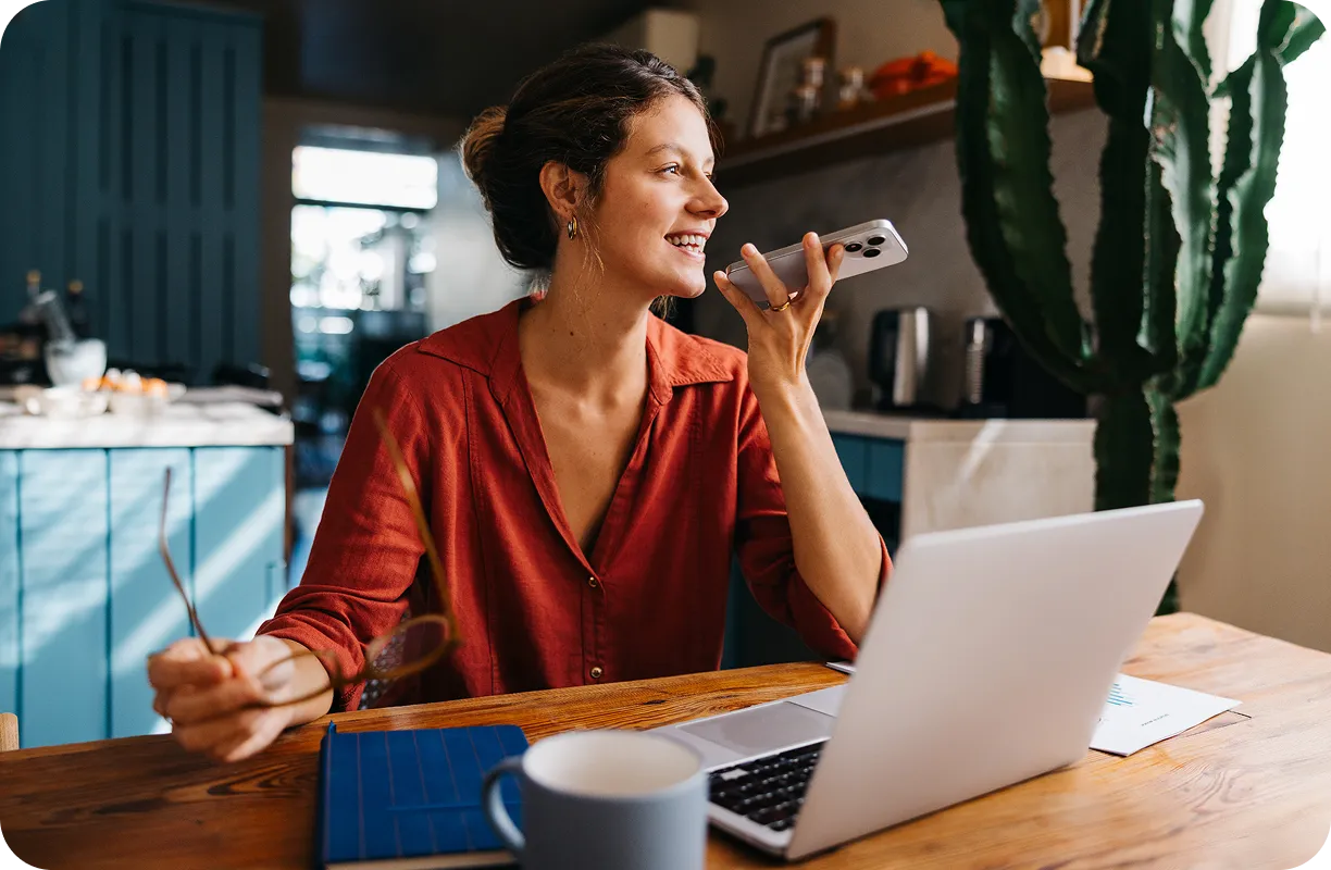 Kobieta dzwoni z pytaniem, ak zacząć dropshipping na allegro bez firmy